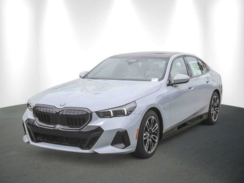 New 2027 BMW 550e xDrive w/ Premium Package AWD/4WD image 3
