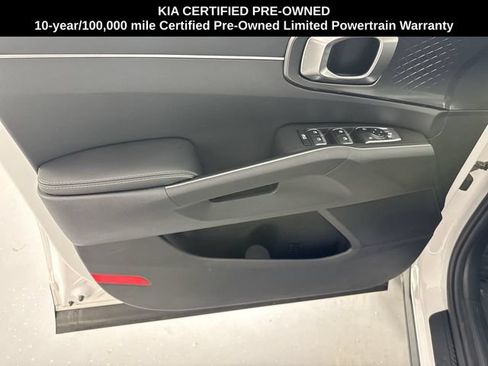Certified 2025 Kia Sorento LX FWD image 18