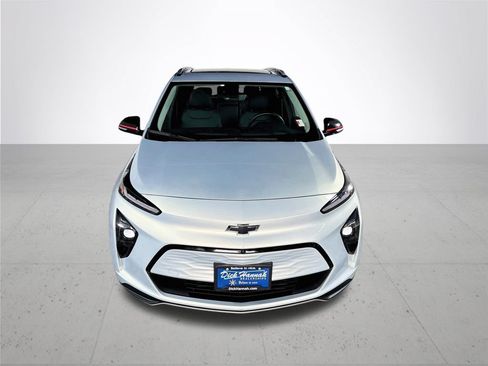 Used 2023 Chevrolet Bolt EUV Premier w/ Sun & Sound Package FWD image 3