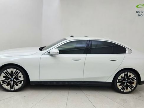 Used 2025 BMW 530i RWD image 3