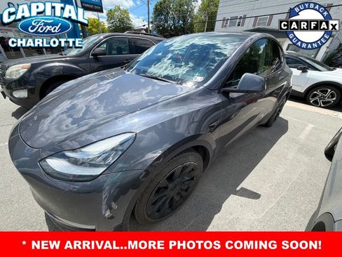 Used 2022 Tesla Model Y Long Range AWD/4WD image 2