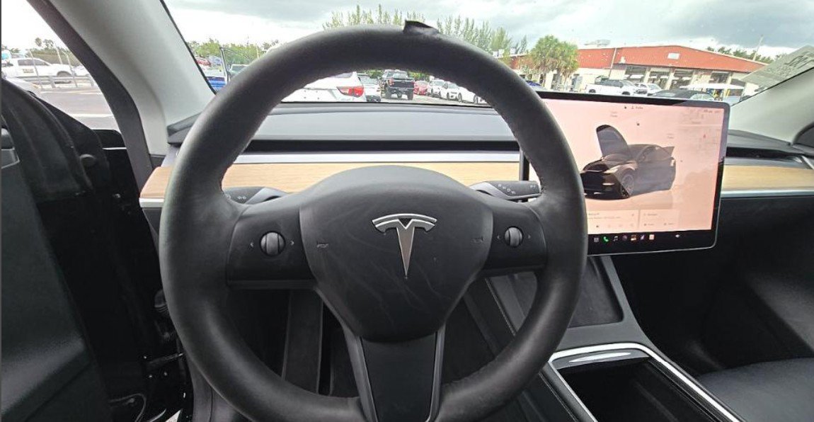 Used 2023 Tesla Model Y Long Range AWD/4WD image 3