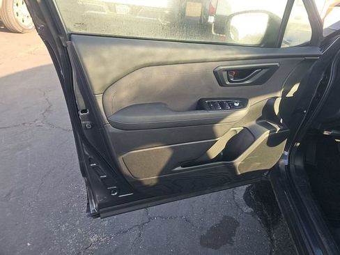 Used 2025 Subaru Forester Premium AWD/4WD image 9