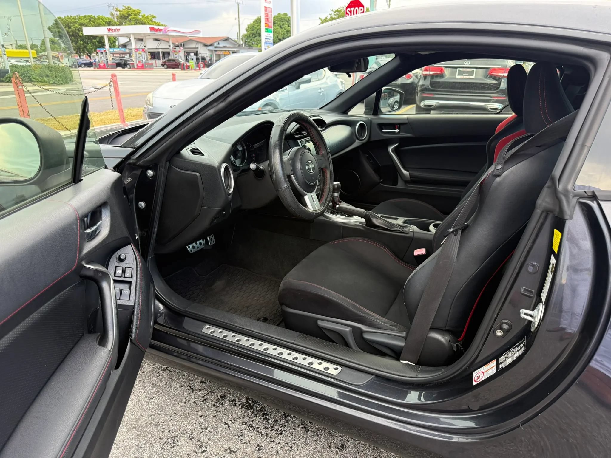 Used 2014 Scion FR-S RWD image 9