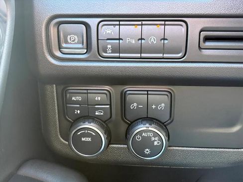 Certified 2024 Chevrolet Suburban LT image 18