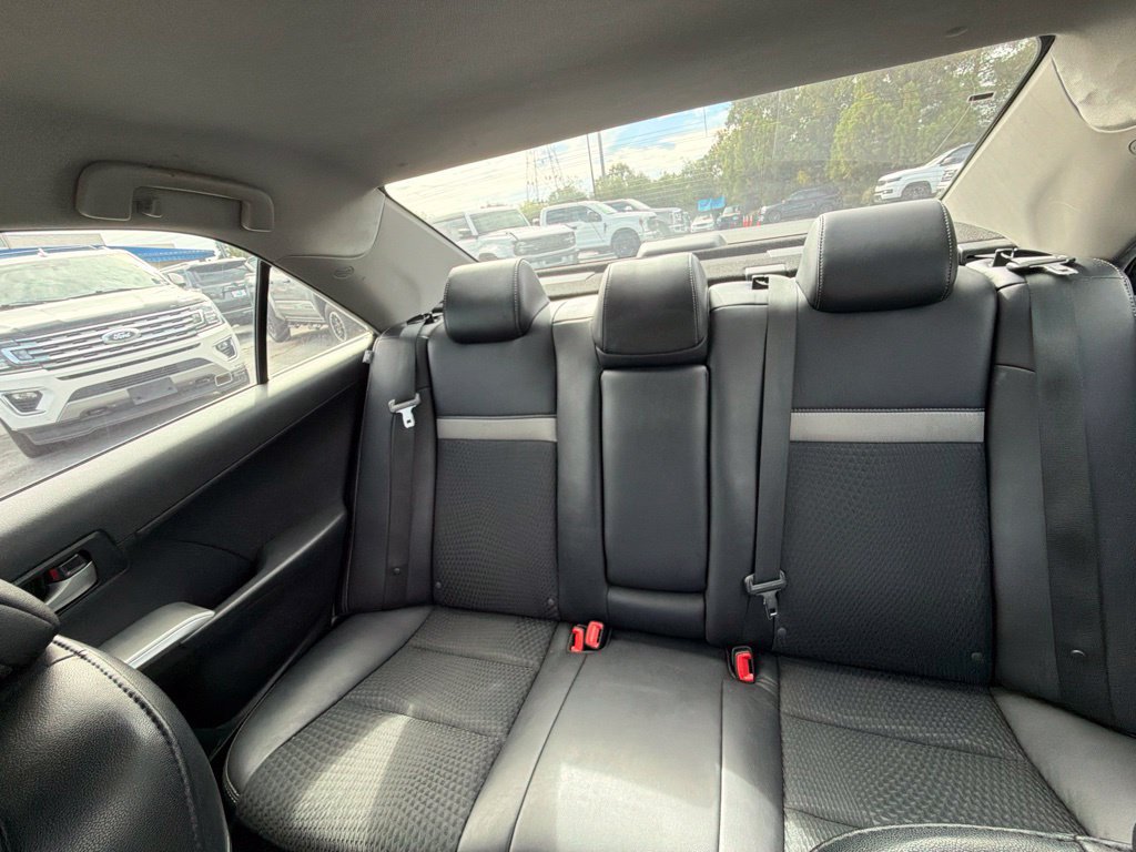 Used 2014 Toyota Camry SE FWD image 11