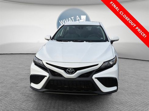 Used 2023 Toyota Camry SE image 6