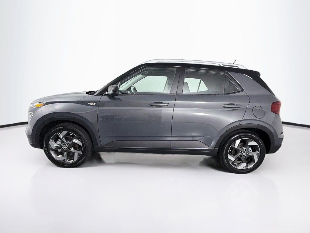 Used 2026 Hyundai Venue SEL FWD image 6