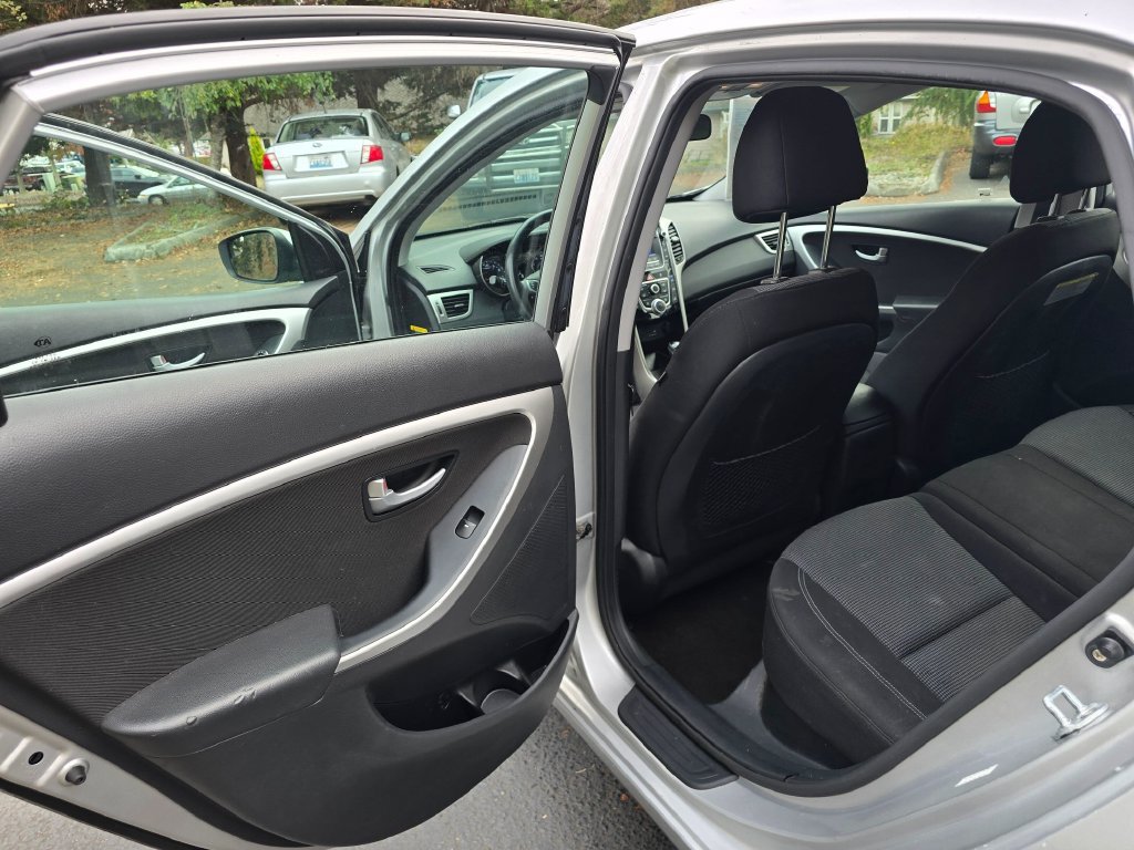 Used 2016 Hyundai Elantra GT FWD image 6
