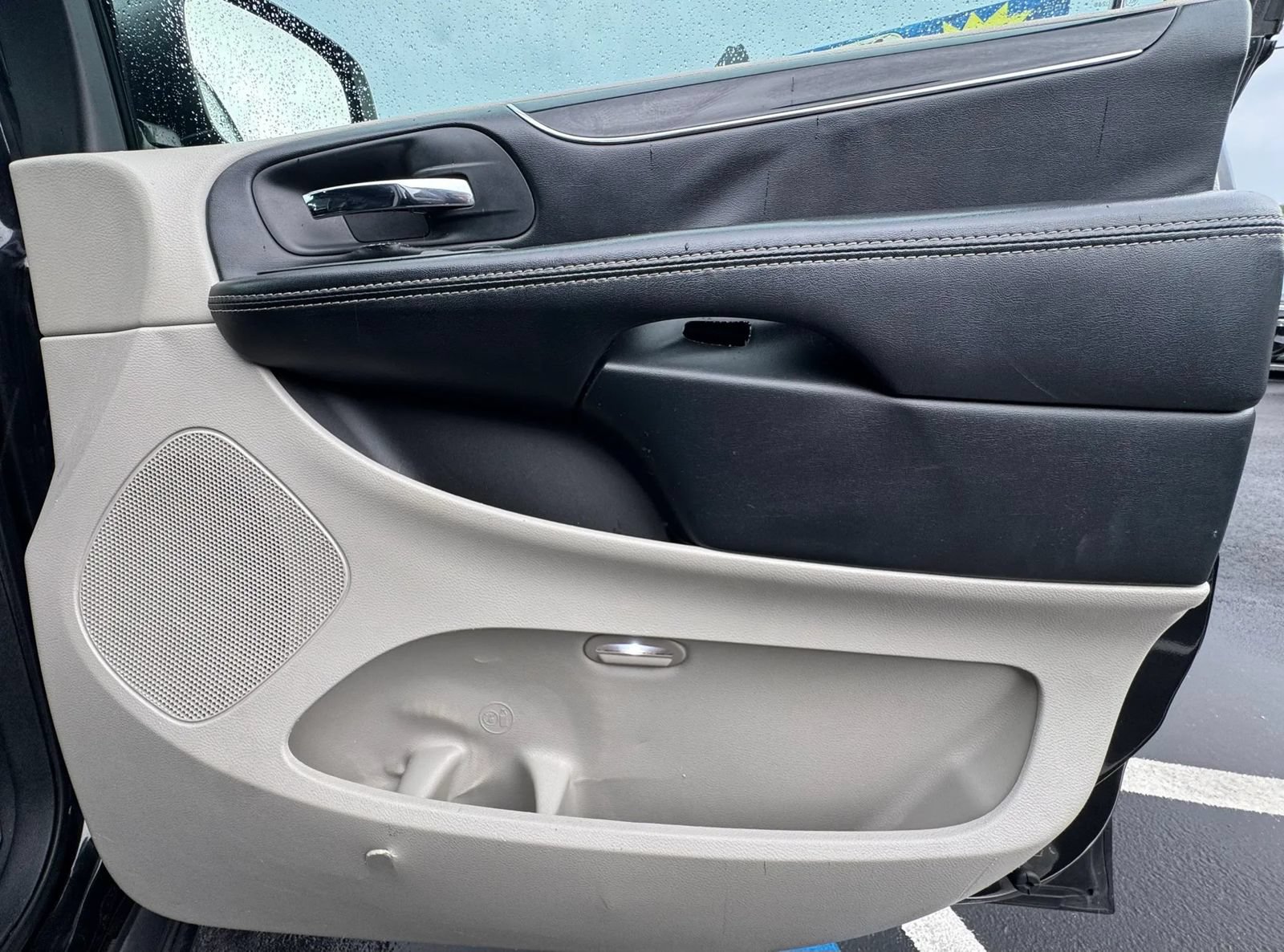 Used 2019 Dodge Grand Caravan SXT FWD image 17