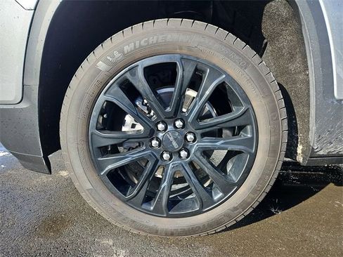 Used 2023 GMC Acadia SLE w/ Driver Convenience Package image 33