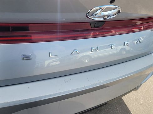 Used 2022 Hyundai Elantra SEL w/ Convenience + Premium Package image 6