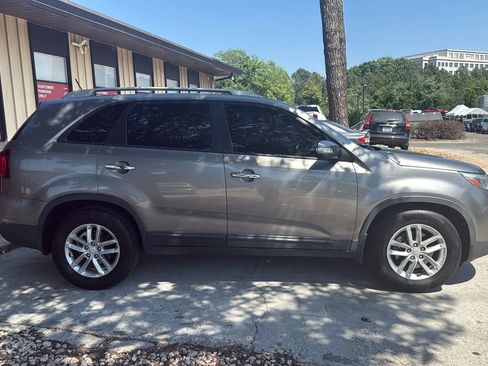 Used 2014 Kia Sorento LX FWD image 4