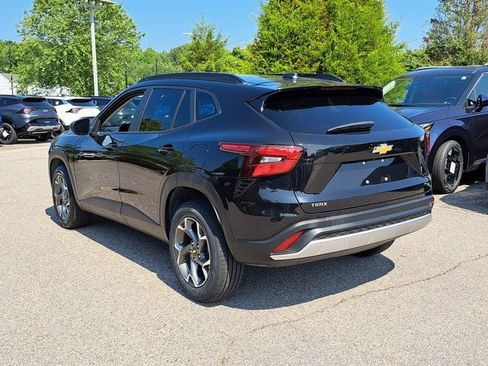 Used 2025 Chevrolet Trax LT w/ LT Convenience Package FWD image 7