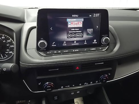 Used 2025 Nissan Rogue SV w/ SV Premium Package image 25