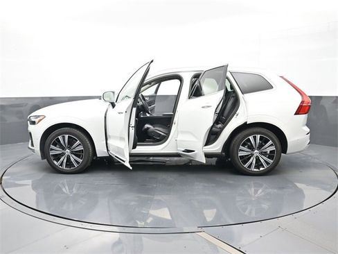 Used 2022 Volvo XC60 B6 Inscription w/ Advanced Package image 24