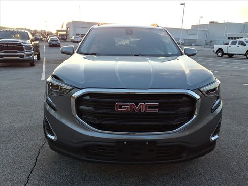 Used 2021 GMC Terrain SLE w/ Driver Convenience Package image 3