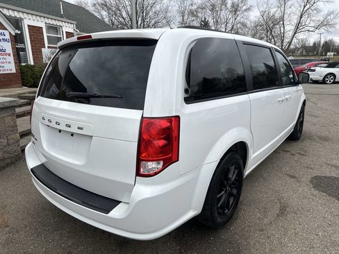 Used 2020 Dodge Grand Caravan SE FWD image 8