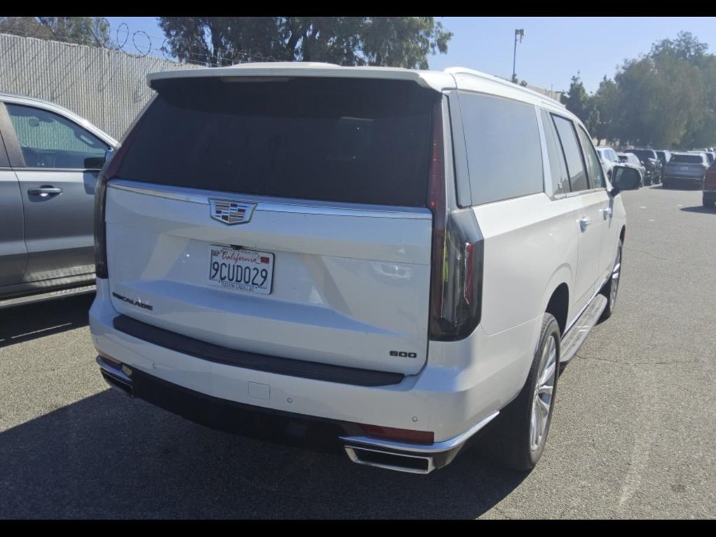Used 2023 Cadillac Escalade ESV Luxury AWD/4WD image 6