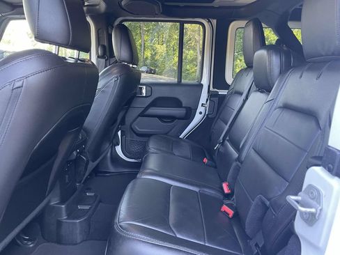 Used 2021 Jeep Wrangler Unlimited Sahara AWD/4WD image 9