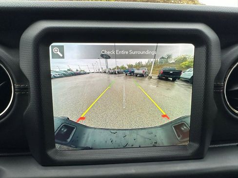 Used 2022 Jeep Gladiator Overland image 18