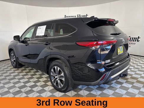 Used 2023 Toyota Highlander XLE image 7