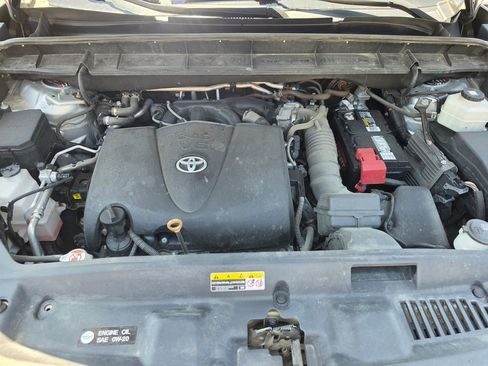 Used 2021 Toyota Highlander XSE AWD/4WD image 9