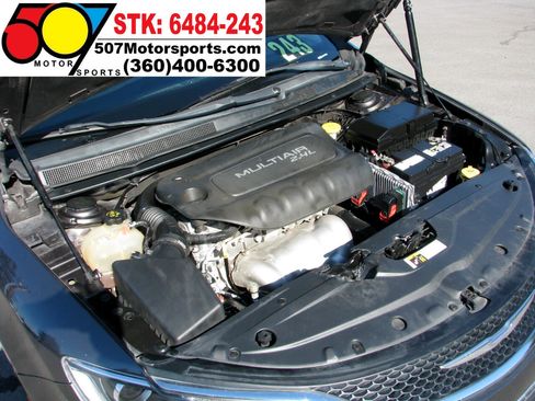 Used 2015 Chrysler 200 Limited w/ Convenience Group image 21