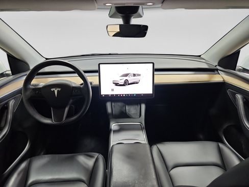 Used 2022 Tesla Model Y Long Range image 16