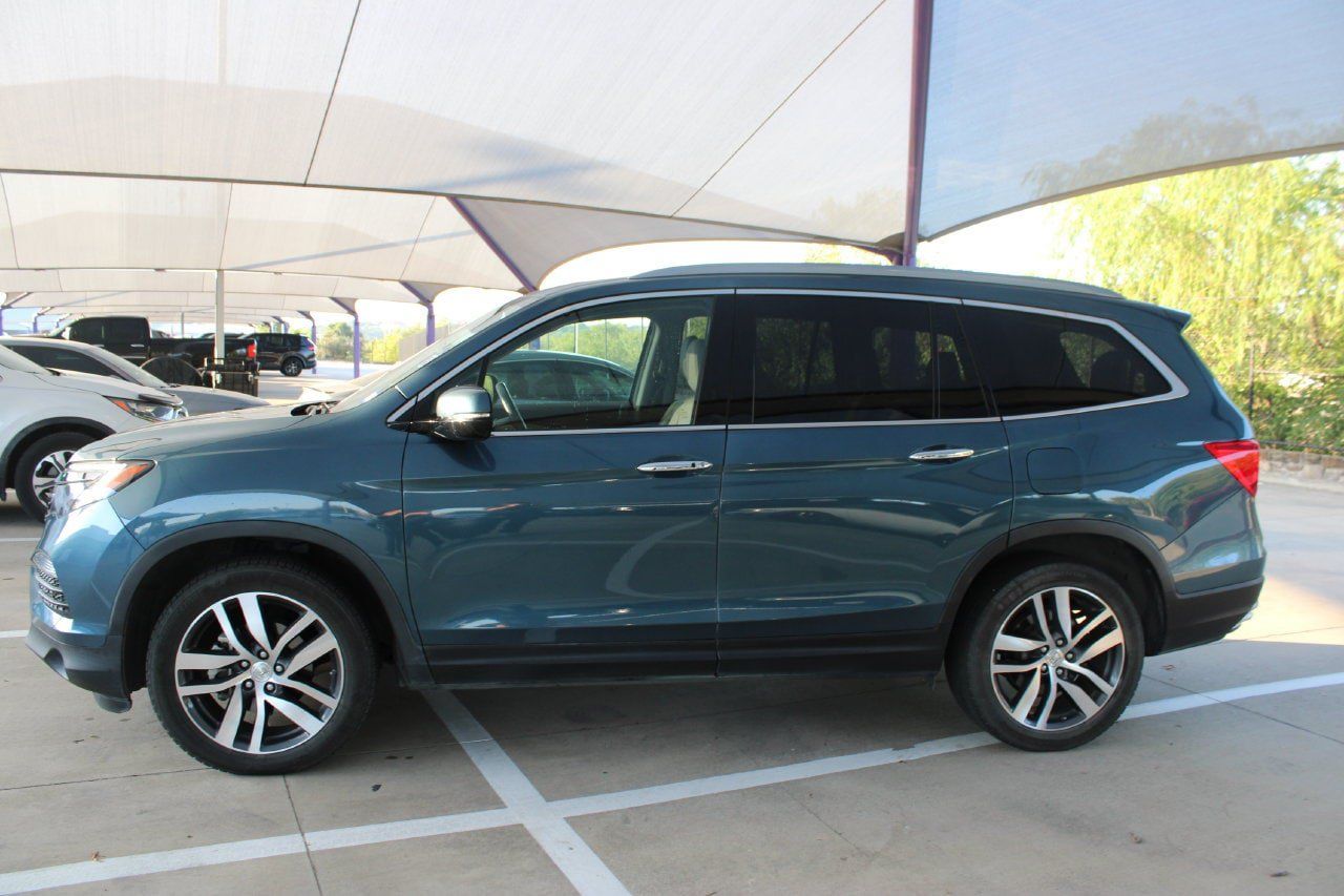 Used 2017 Honda Pilot Touring image 2