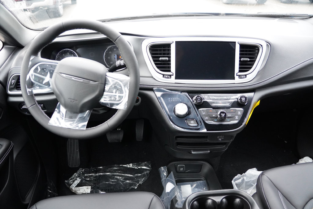 New 2027 Chrysler Pacifica Select AWD/4WD image 13