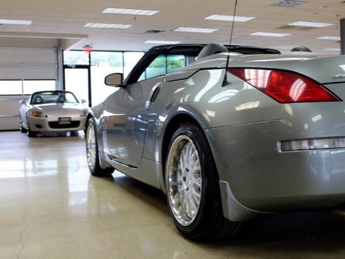 Used 2004 Nissan 350Z Touring image 27
