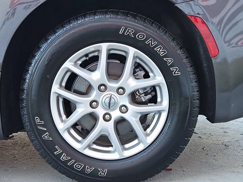 Used 2023 Chrysler Pacifica Touring-L FWD image 28