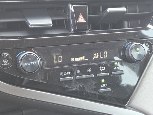 Used 2022 Toyota Camry LE w/ Carpet Mat Package (TMS) FWD image 30
