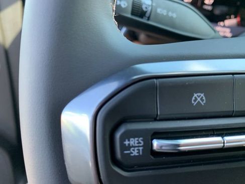 New 2025 GMC Canyon AT4 image 18