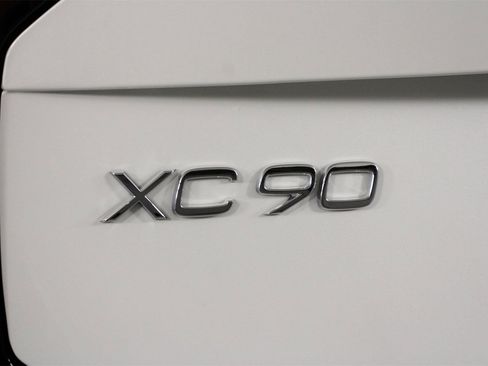 New 2026 Volvo XC90 B6 Plus w/ Protection Package Premier image 16
