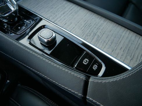 Certified 2023 Volvo XC90 B6 Ultimate w/ Lounge Package image 17