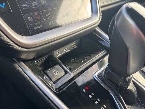 Used 2024 Subaru Outback Touring image 17