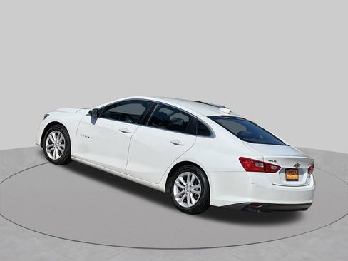 Used 2017 Chevrolet Malibu LT FWD image 3