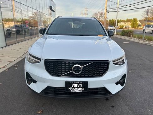 Certified 2025 Volvo XC40 B5 Plus image 7