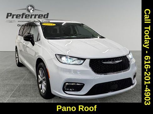 Used 2024 Chrysler Pacifica Touring-L image 1