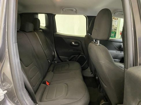 Used 2019 Jeep Renegade Latitude w/ Cold Weather Group AWD/4WD image 18