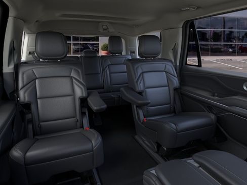 New 2026 Lincoln Navigator Premiere AWD/4WD image 11