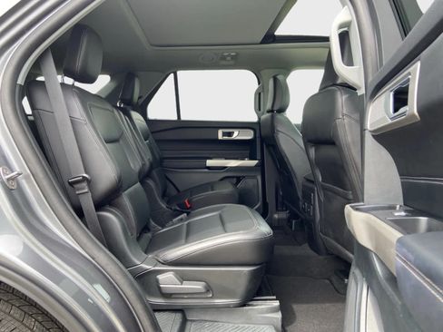 Used 2023 Ford Explorer XLT w/ Equipment Group 202A AWD/4WD image 21