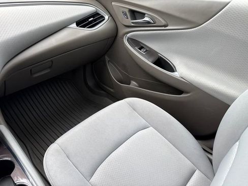 Used 2025 Chevrolet Malibu LT image 15