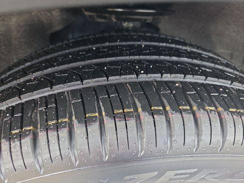 Used 2025 Ford Explorer Active image 7