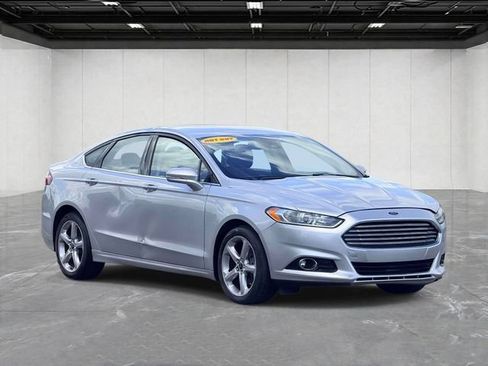 Used 2016 Ford Fusion SE AWD/4WD image 2