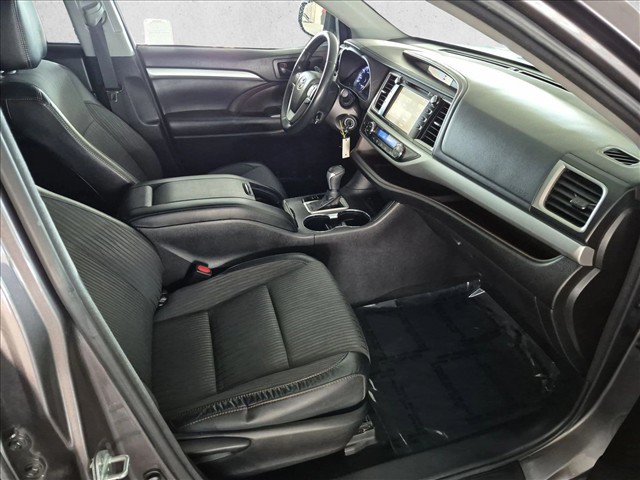Used 2018 Toyota Highlander Plus FWD image 21