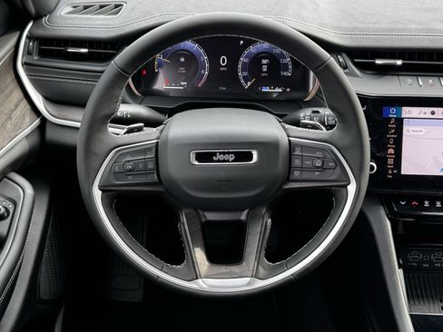 New 2026 Jeep Grand Cherokee Altitude image 15