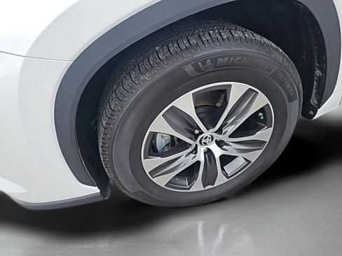 Used 2022 Toyota Highlander XLE image 15